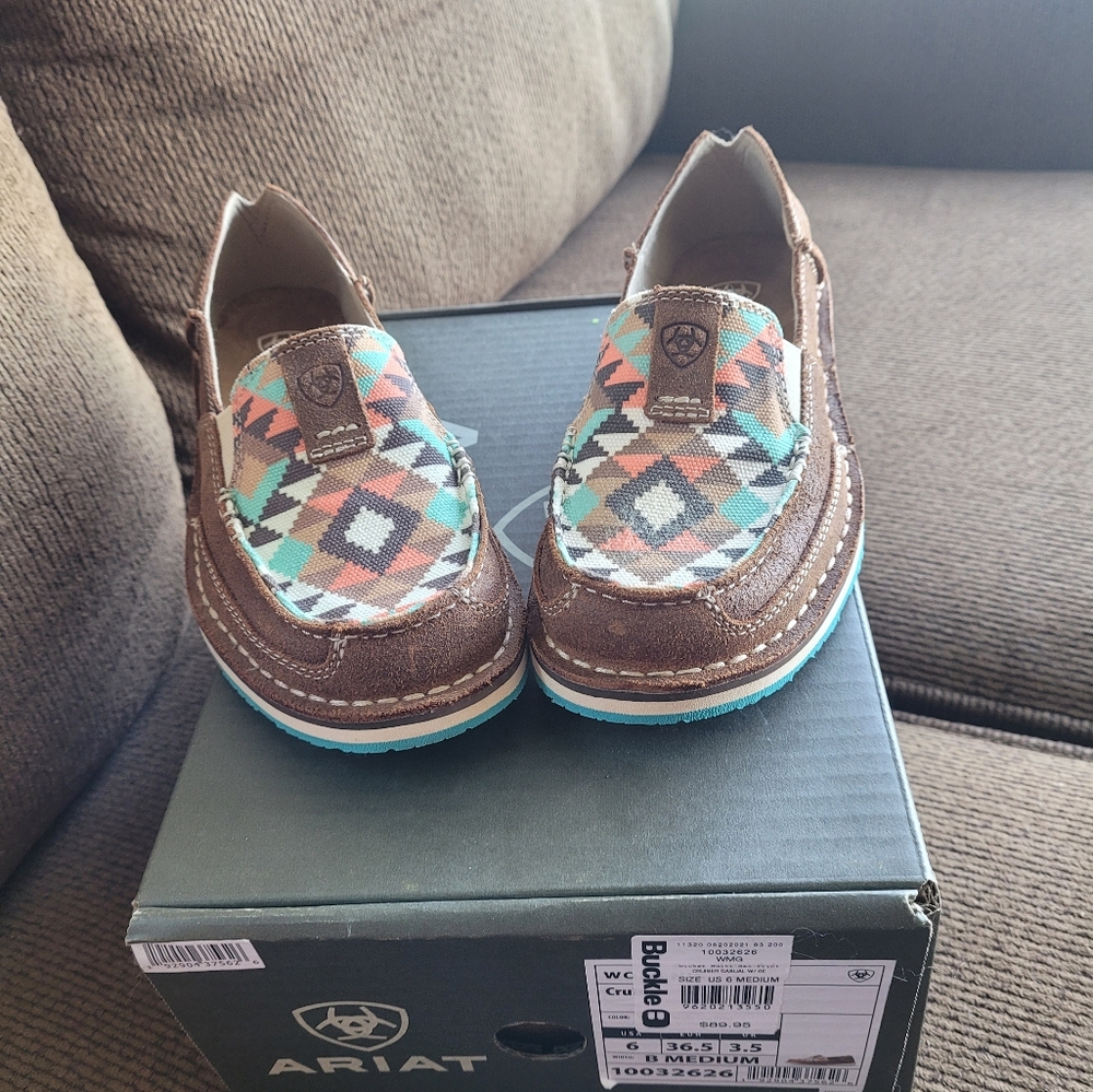 Slip on canvas shoes